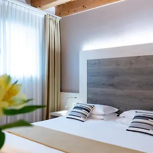 https://alexander-mestre.hotelslidodijesolo.com