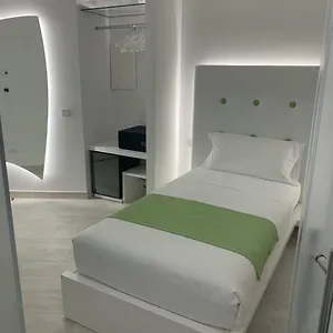 https://ahd-rooms.it-lombardy.com